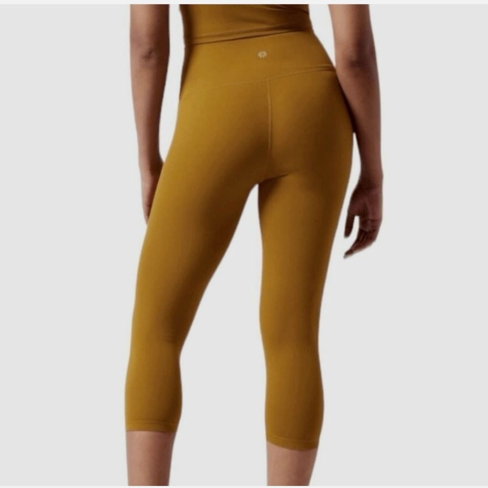 Athleta Transcend Capri Leggings Brass Yellow NWT Petite Large